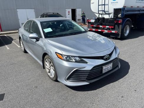 Used 2022 Toyota Camry LE w/ Carpet Mat Package (TMS) FWD image 3