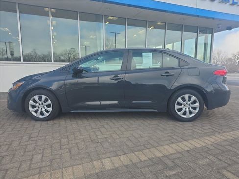 Used 2024 Toyota Corolla LE FWD image 2