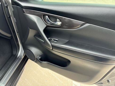 Used 2018 Nissan Rogue SV w/ Premium Package FWD image 49