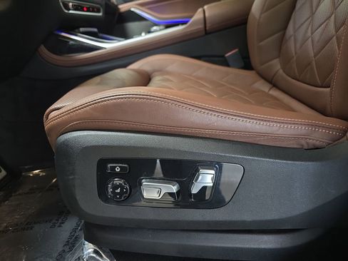 Used 2024 BMW X7 xDrive40i w/ M Sport Package AWD/4WD image 28