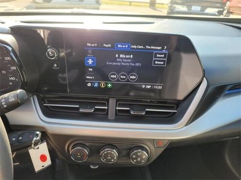 Certified 2025 Chevrolet Trax LS image 18