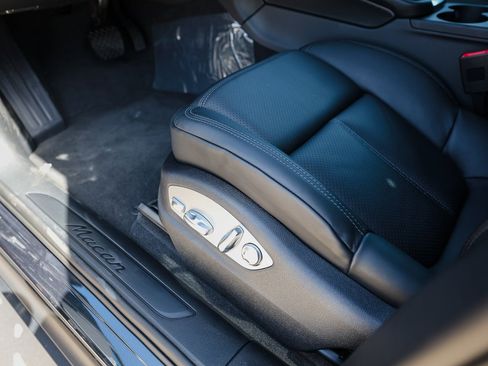 Certified 2025 Porsche Macan image 15