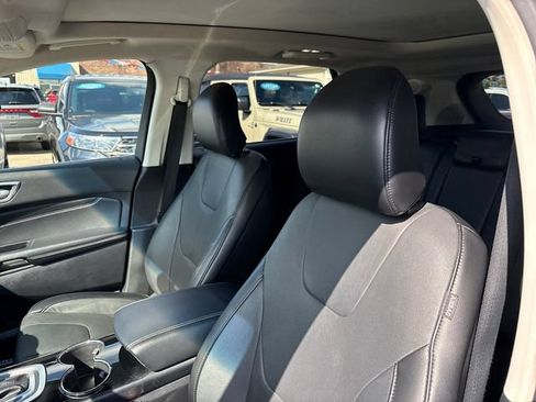 Used 2018 Ford Edge Titanium w/ Equipment Group 301A AWD/4WD image 9