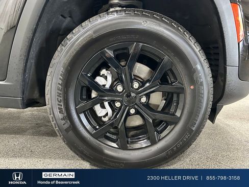 Used 2025 Jeep Grand Cherokee Altitude AWD/4WD image 26