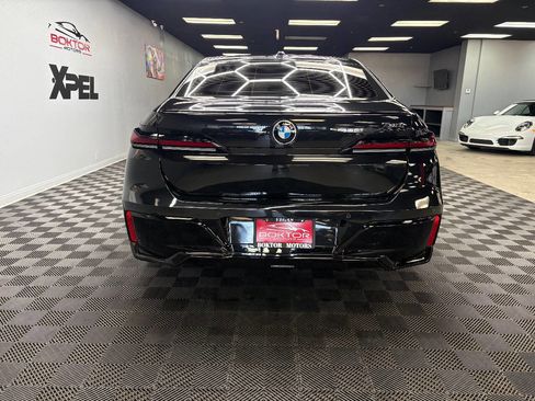 Used 2025 BMW 740i w/ Premium Package image 11