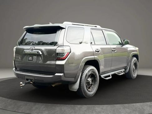 Used 2016 Toyota 4Runner SR5 AWD/4WD image 4