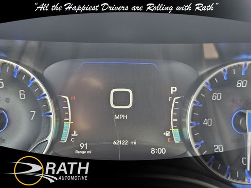 Used 2023 Chrysler Pacifica Touring-L FWD image 14