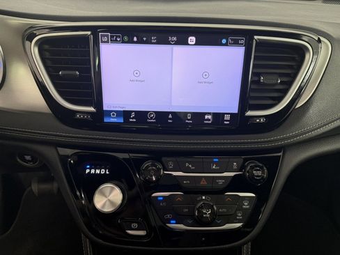 Used 2023 Chrysler Pacifica Limited w/ Uconnect Theater Family Group AWD/4WD image 22