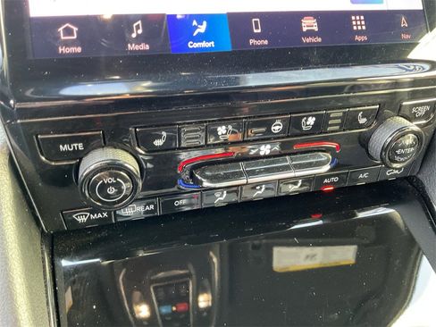 Used 2025 Jeep Grand Cherokee Summit image 25