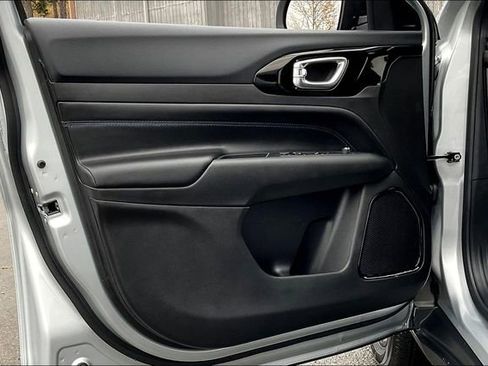 New 2025 Jeep Compass Latitude w/ Altitude Special Edition image 19