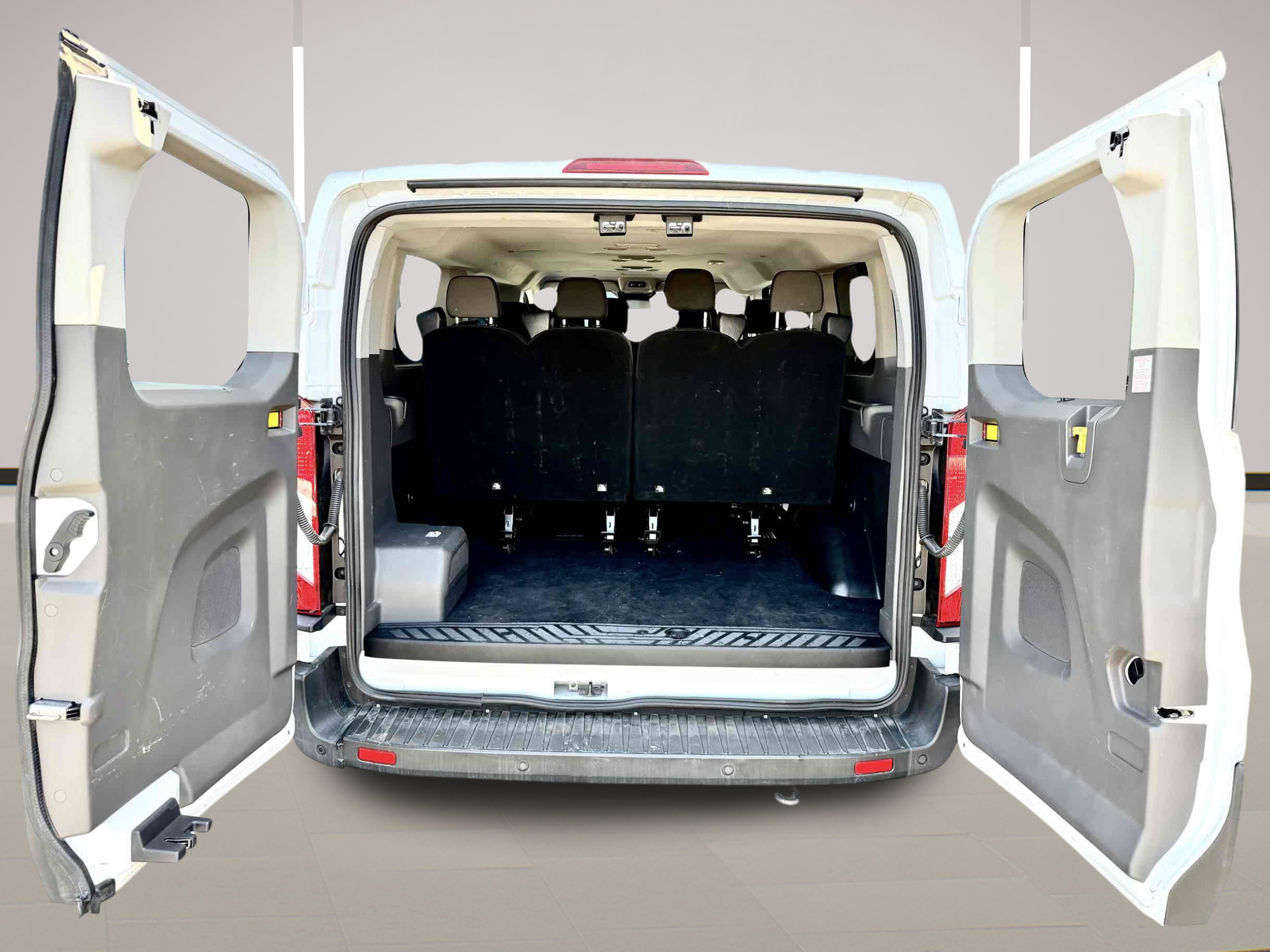 Used 2023 Ford Transit 350 XLT RWD image 9