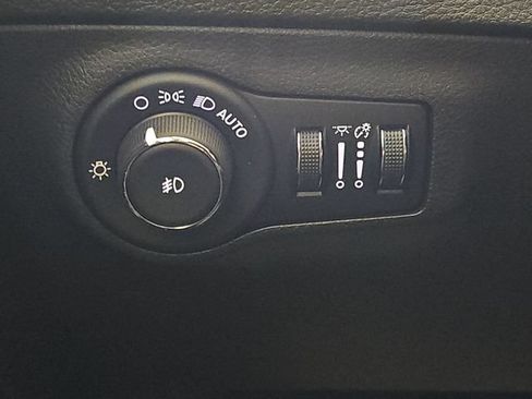 Used 2019 Jeep Compass Latitude w/ Cold Weather Group AWD/4WD image 19