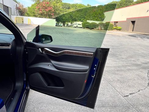Used 2018 Tesla Model X 75D image 46