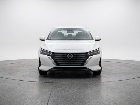 Used 2025 Nissan Sentra SV image 2