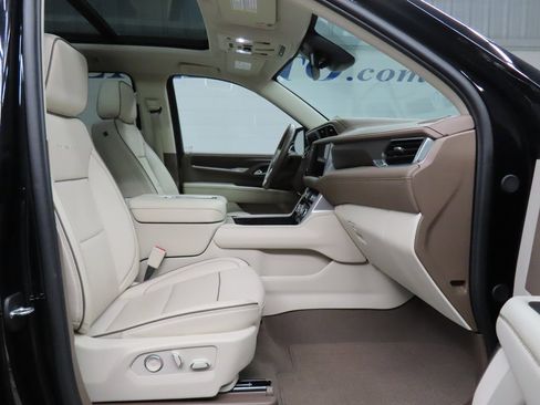 Used 2024 GMC Yukon XL Denali image 31