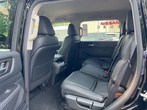 New 2025 Nissan Armada SV image 16