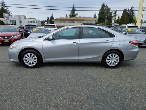 Used 2016 Toyota Camry LE image 7