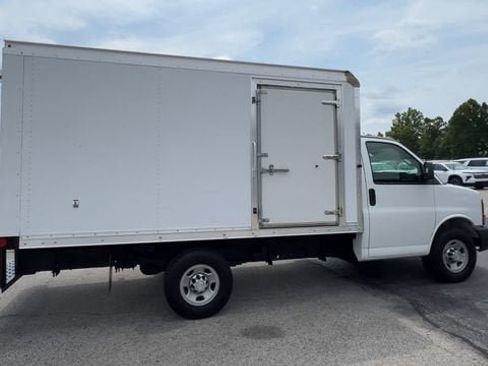 Used 2016 Chevrolet Express 3500 RWD image 9