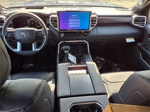 Used 2025 Toyota Tundra Platinum AWD/4WD image 5