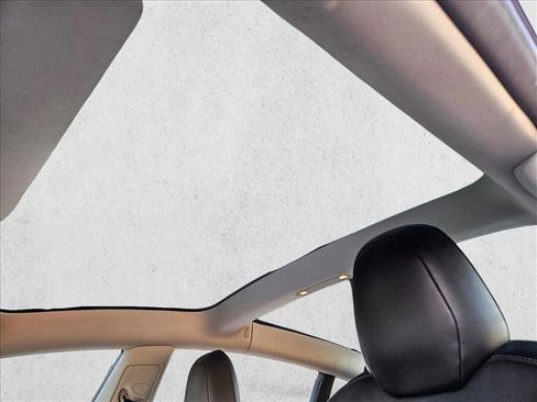 Used 2018 Tesla Model 3 Long Range image 16