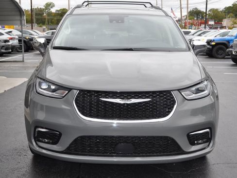 Used 2022 Chrysler Pacifica Limited image 5