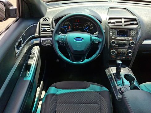 Used 2016 Ford Explorer XLT AWD/4WD image 12