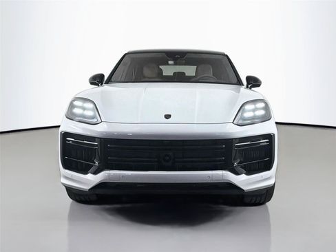 Certified 2025 Porsche Cayenne Turbo AWD/4WD image 10