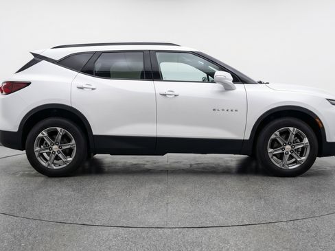 Used 2025 Chevrolet Blazer LT FWD image 11
