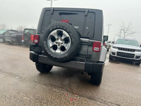 Certified 2018 Jeep Wrangler Sahara w/ Connectivity Group image 20