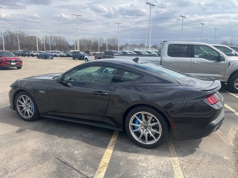 Used 2024 Ford Mustang GT Premium image 4