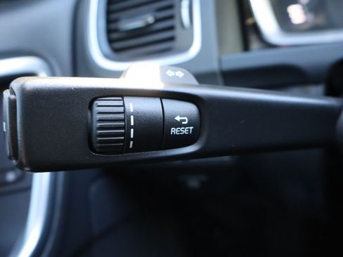 Used 2016 Volvo V60 T5 Cross Country Platinum image 32