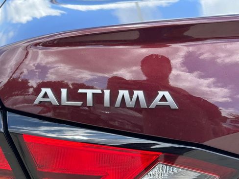 Used 2025 Nissan Altima 2.5 SV FWD image 12