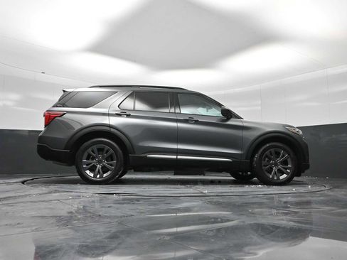 Used 2025 Ford Explorer Active w/ Active Comfort Package image 31