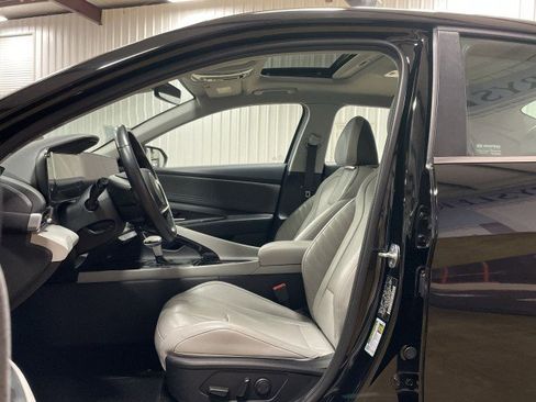 Used 2024 Hyundai Elantra Limited image 15