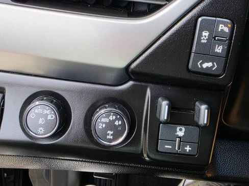 Used 2015 Chevrolet Suburban LTZ AWD/4WD image 19