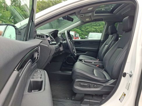 Certified 2024 Honda Odyssey Touring image 13