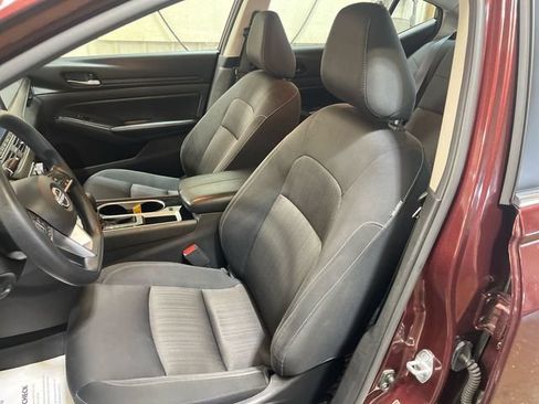 Used 2024 Nissan Altima 2.5 SV FWD image 11