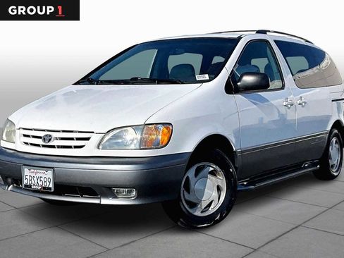 Used 2003 Toyota Sienna XLE image 1