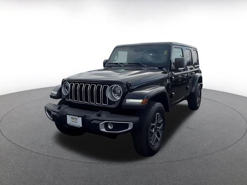 Used 2025 Jeep Wrangler Unlimited Sahara AWD/4WD image 7