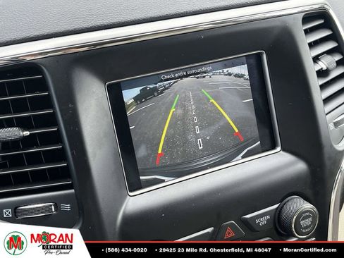 Used 2019 Jeep Grand Cherokee Laredo AWD/4WD image 25