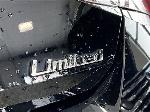 Used 2023 Hyundai Elantra Limited image 9