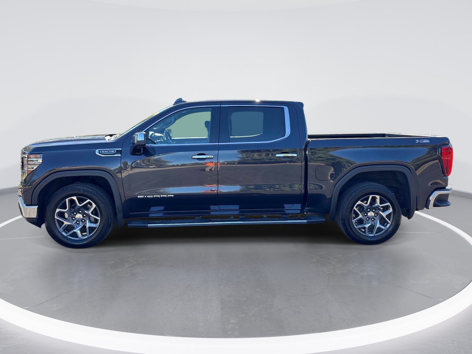Used 2023 GMC Sierra 1500 SLT AWD/4WD image 5