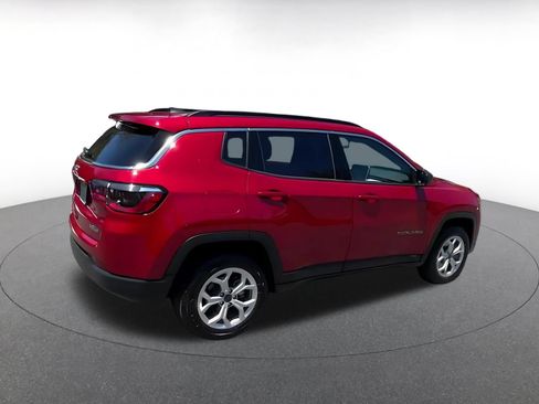 Used 2025 Jeep Compass Latitude AWD/4WD image 15