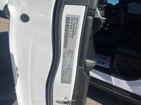 Used 2025 Jeep Grand Cherokee Altitude image 26