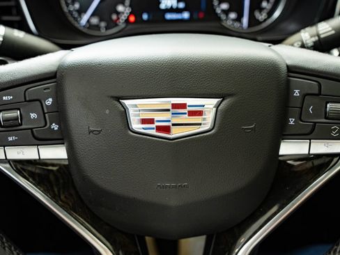 Used 2022 Cadillac XT6 Premium Luxury w/ LPO, Floor Liner Package AWD/4WD image 31