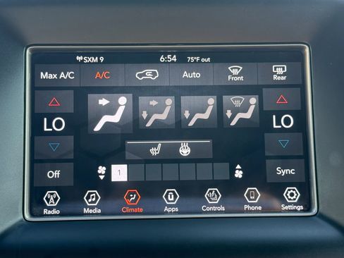 Used 2021 Jeep Grand Cherokee Laredo w/ Security & Convenience Group AWD/4WD image 34