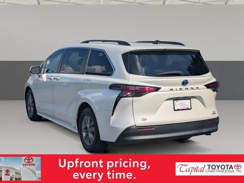 Used 2021 Toyota Sienna XLE FWD image 5