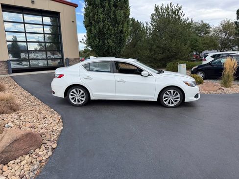 Used 2017 Acura ILX w/ Technology Plus Package FWD image 4