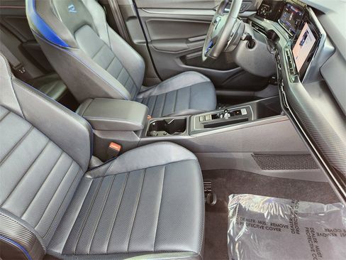 Used 2022 Volkswagen Golf R image 4