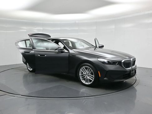 Used 2025 BMW 530i image 28